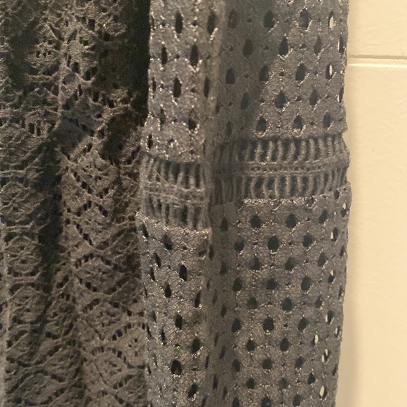 Banana Republic black top with sewn in cami. Size M - Picture 6 of 6